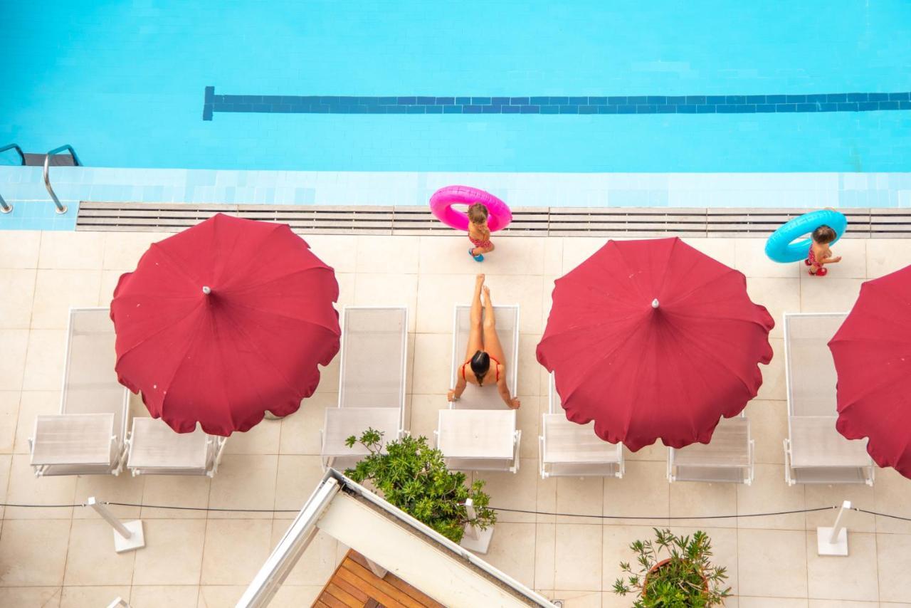 Unahotels Imperial Sport Hotel เปซาโร ภายนอก รูปภาพ