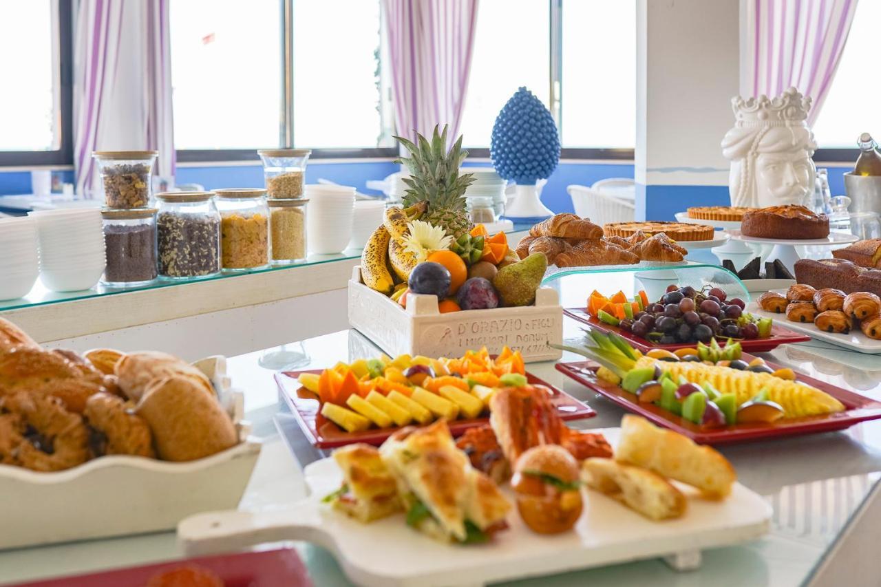 Unahotels Imperial Sport Hotel เปซาโร ภายนอก รูปภาพ