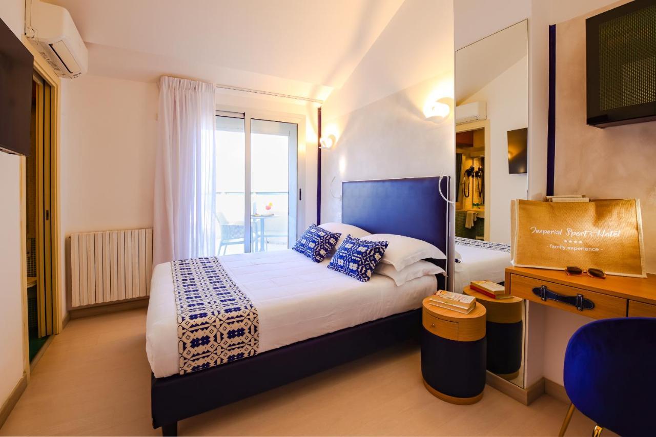 Unahotels Imperial Sport Hotel เปซาโร ภายนอก รูปภาพ