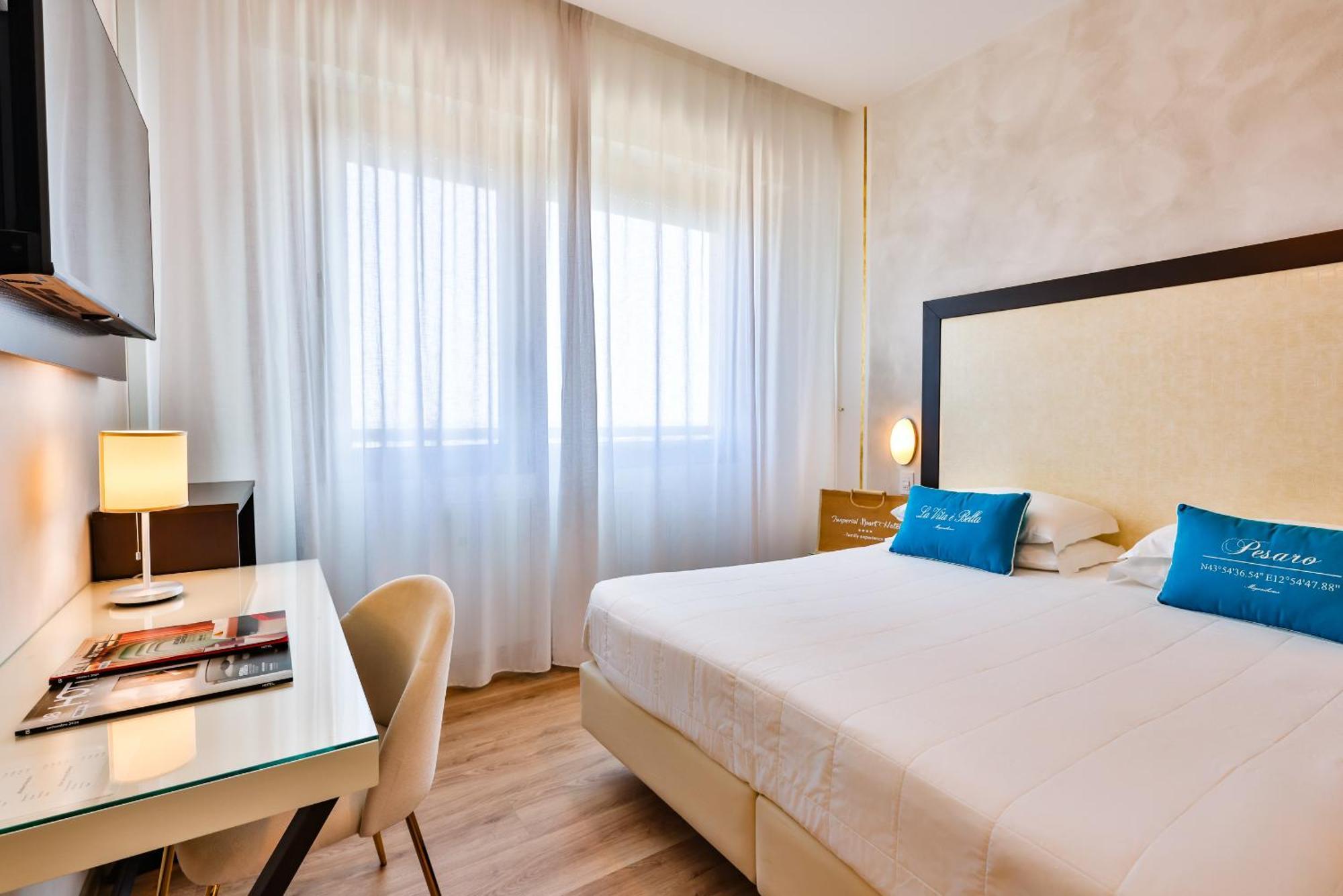 Unahotels Imperial Sport Hotel เปซาโร ภายนอก รูปภาพ