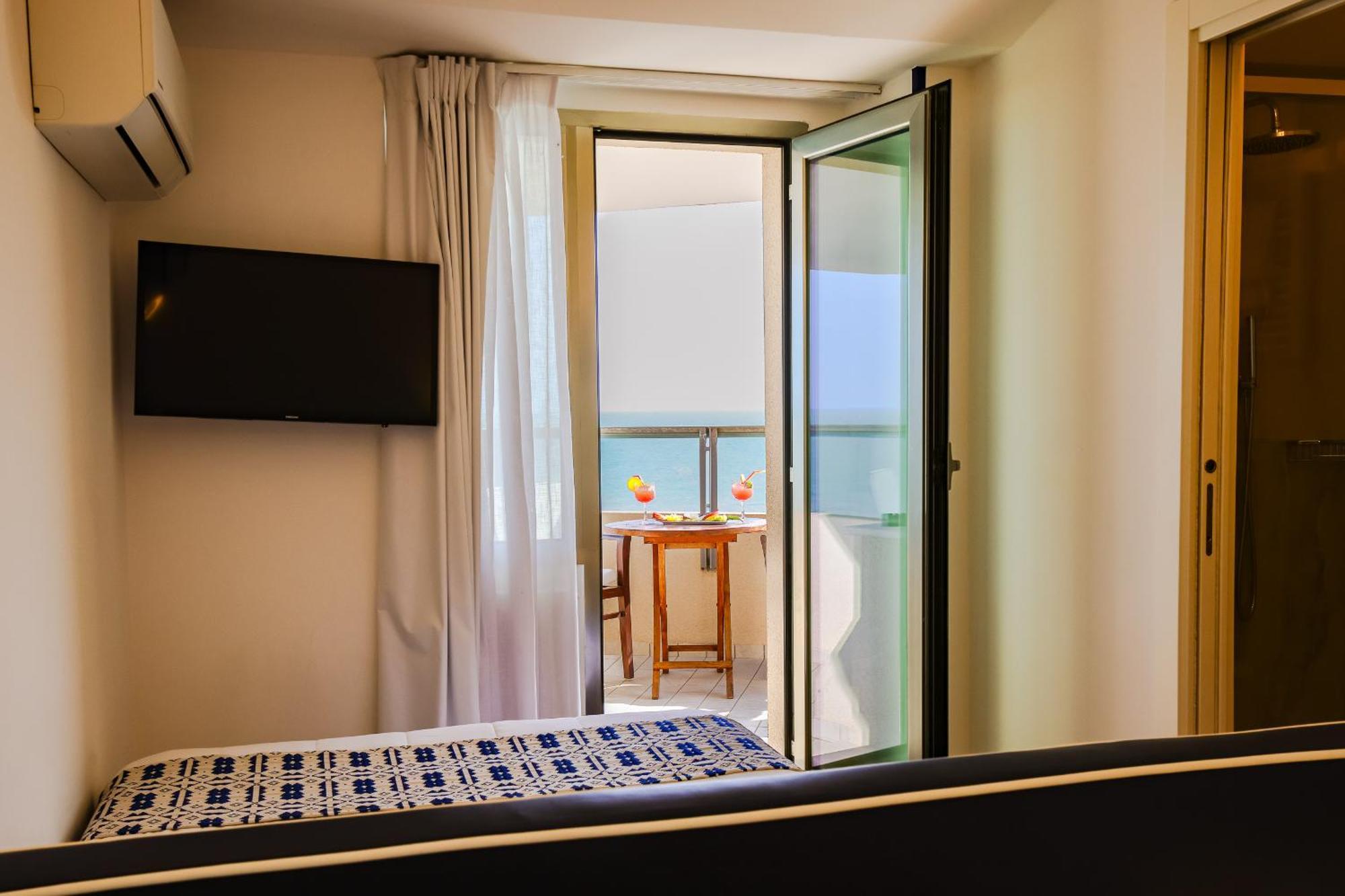 Unahotels Imperial Sport Hotel เปซาโร ภายนอก รูปภาพ