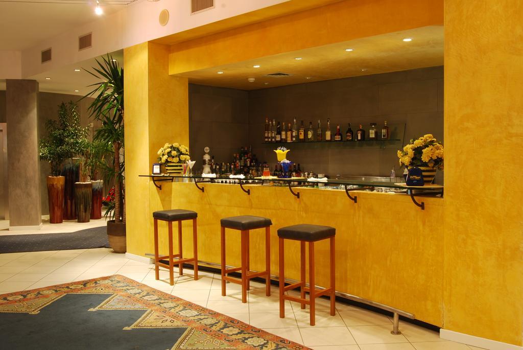Unahotels Imperial Sport Hotel เปซาโร ภายนอก รูปภาพ