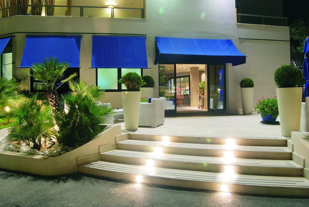 Unahotels Imperial Sport Hotel เปซาโร ภายนอก รูปภาพ